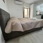 House Nonna Pina تْشيفالو